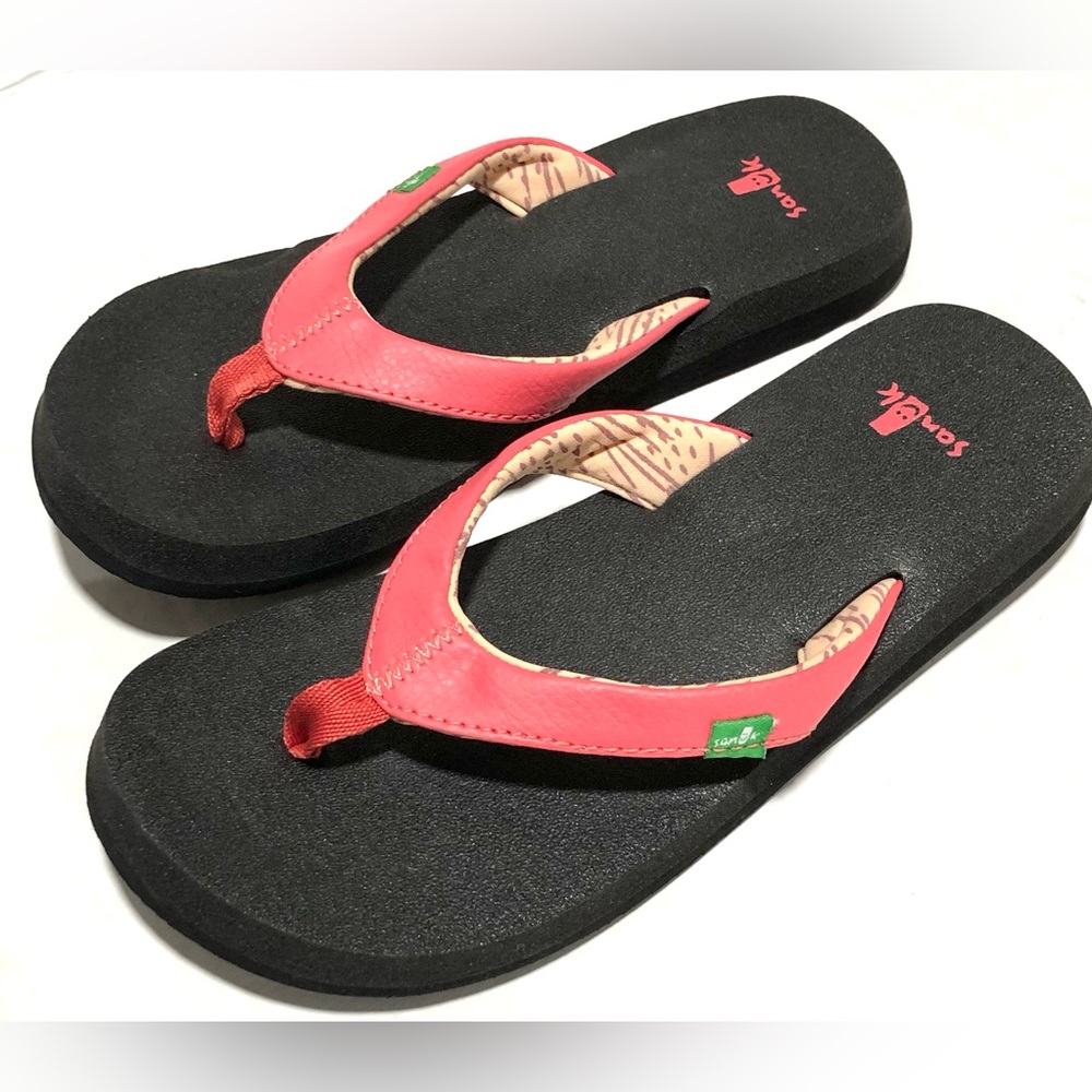 Sanuk Coral Pink Strap Black Footbed Flip Flops